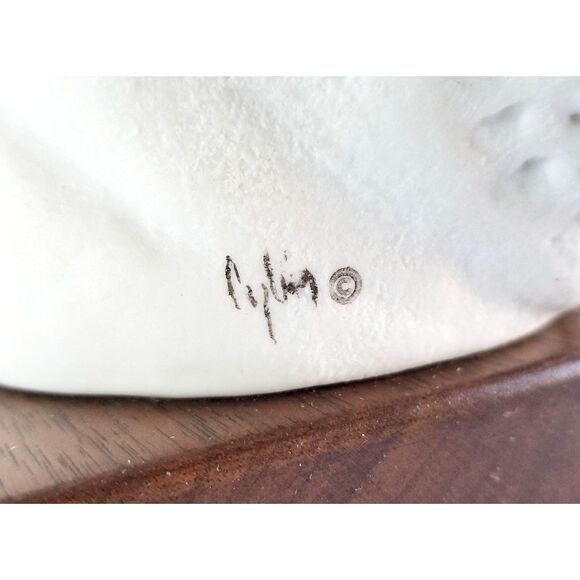 Vtg Signed CYBIS Eskimo Child Snow Bunting Porcelain Bust Head Wood Base 1970s - Picture 2 of 10